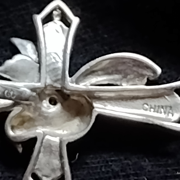 2 silver Crosses - Picture 4 of 6
